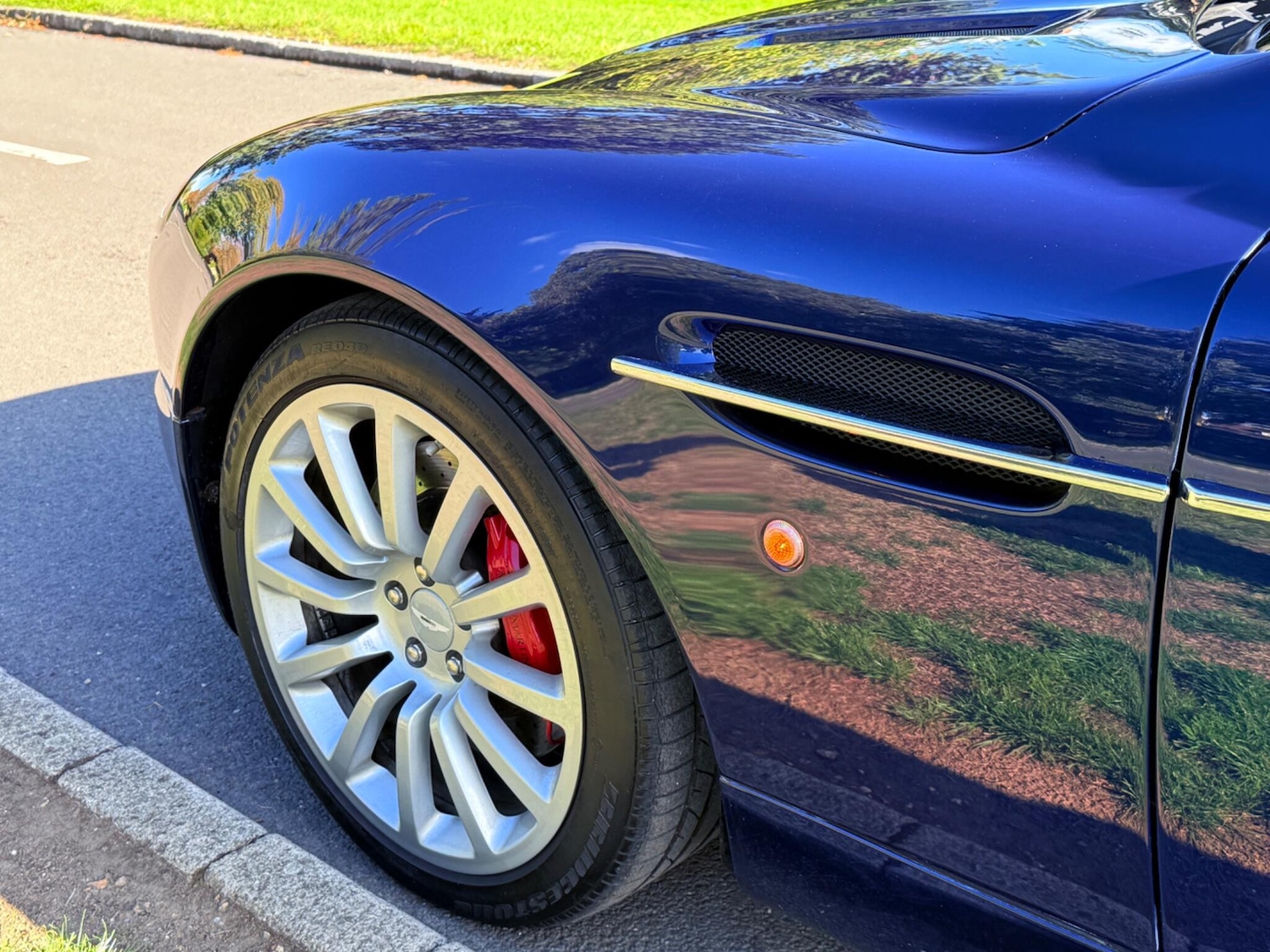 Used Aston Martin Vanquish 2004 for sale - 75949062: Photo 33