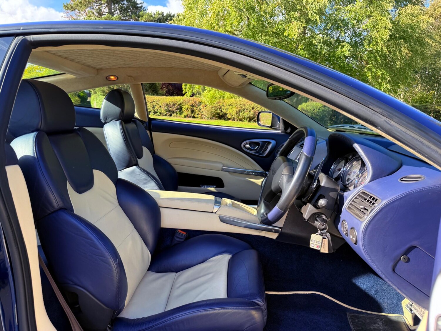 Used Aston Martin Vanquish 2004 for sale - 75949062: Photo 43