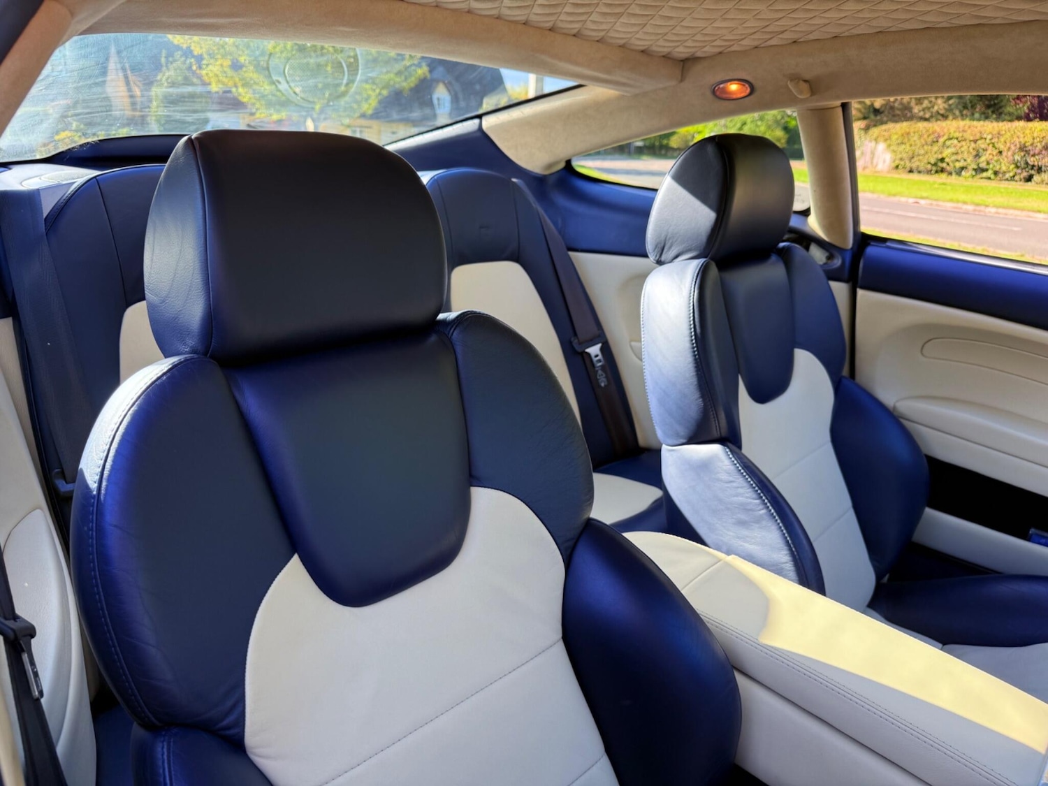 Used Aston Martin Vanquish 2004 for sale - 75949062: Photo 44