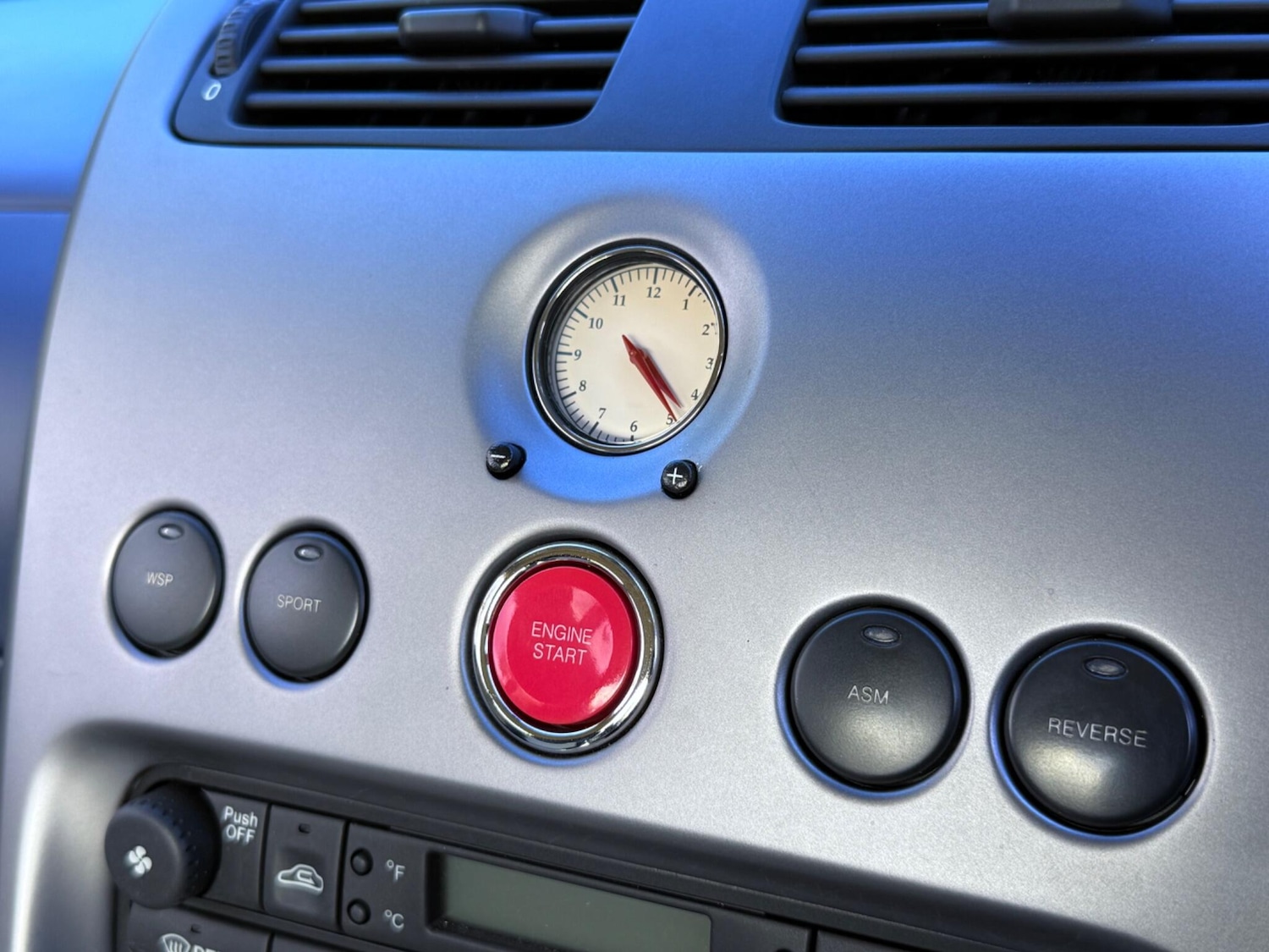 Used Aston Martin Vanquish 2004 for sale - 75949062: Photo 65