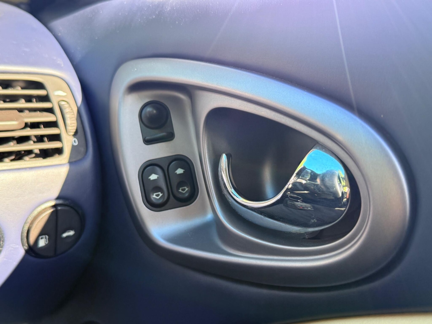 Used Aston Martin Vanquish 2004 for sale - 75949062: Photo 70