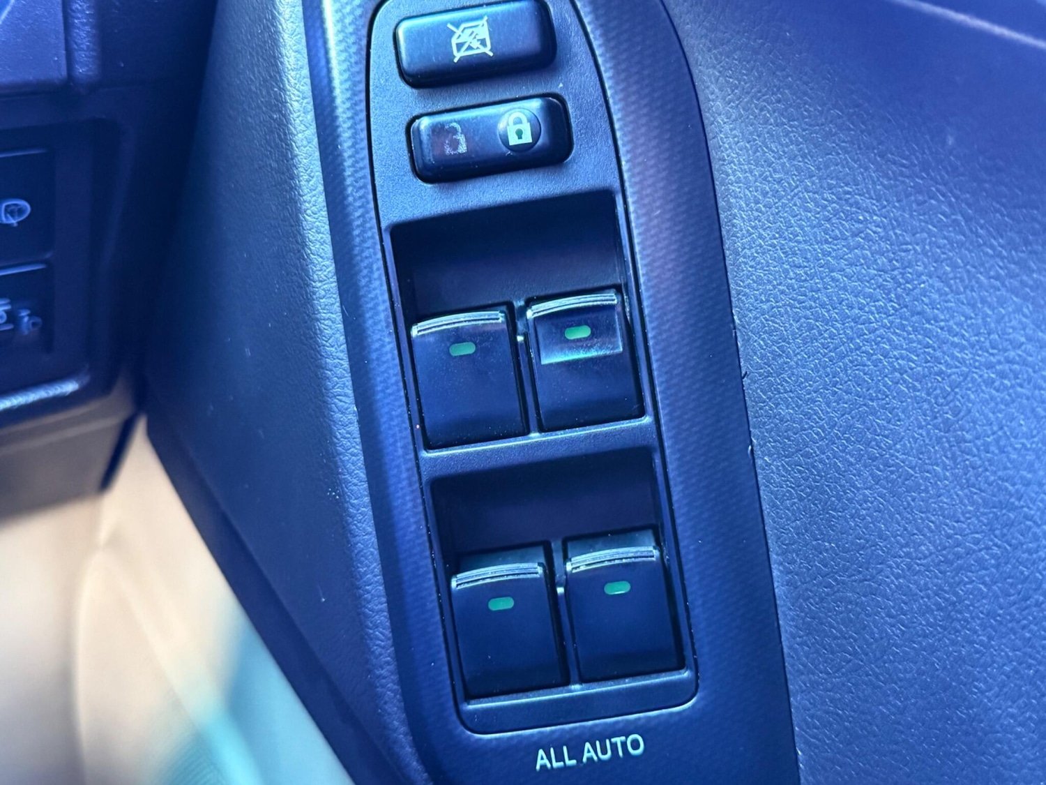 Used Toyota Land Cruiser 2013 for sale - 77351957: Photo 51