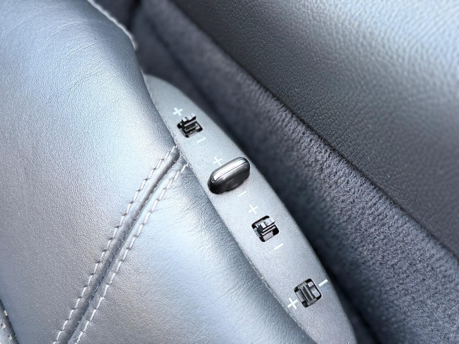 Used Mercedes-Benz CLK 2003 for sale - 77724244: Photo 48