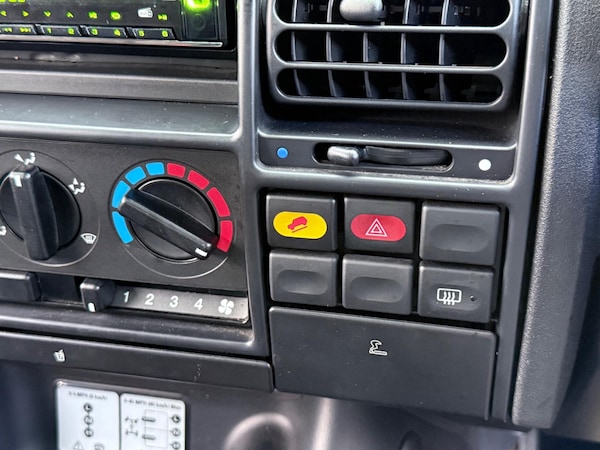 Used Land Rover Discovery 2003 for sale - 74585792: Photo 56