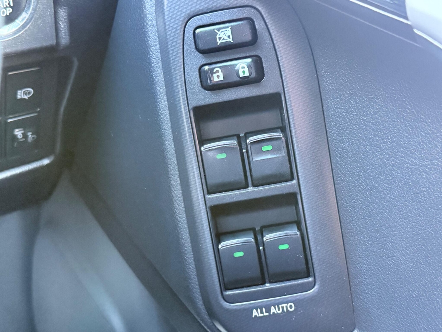 Used Toyota Land Cruiser 2013 for sale - 76865452: Photo 70