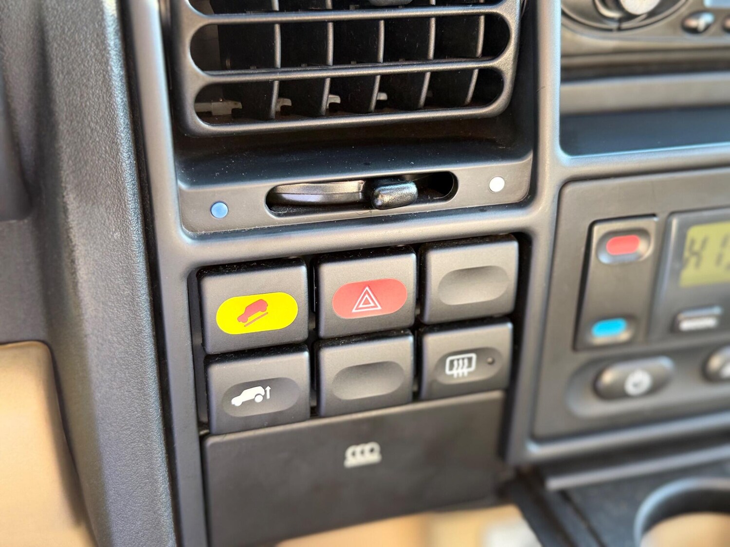 Used Land Rover Discovery 2012 for sale - 78047441: Photo 66