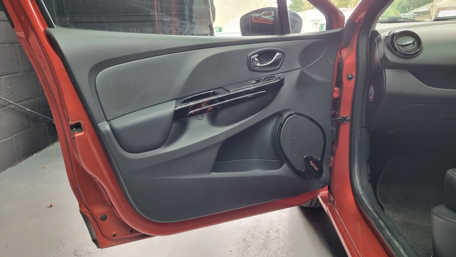 Used Renault Clio 2014 for sale - 75762492: Photo 24