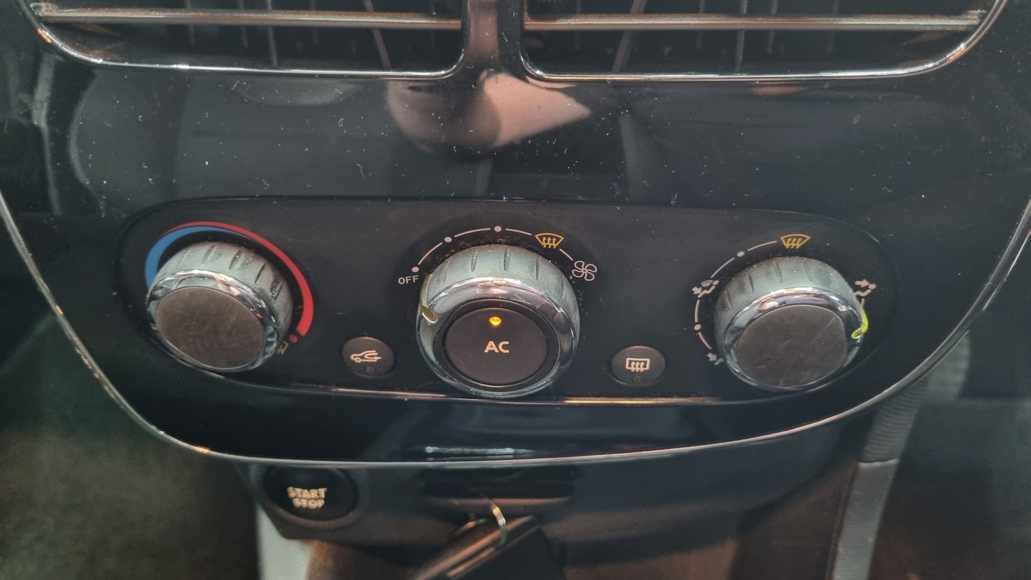 Used Renault Clio 2014 for sale - 75762492: Photo 29