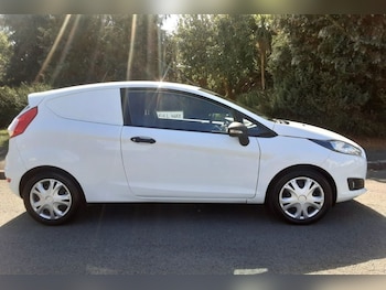 Used Ford Fiesta 2015 for sale - 75481692: Photo