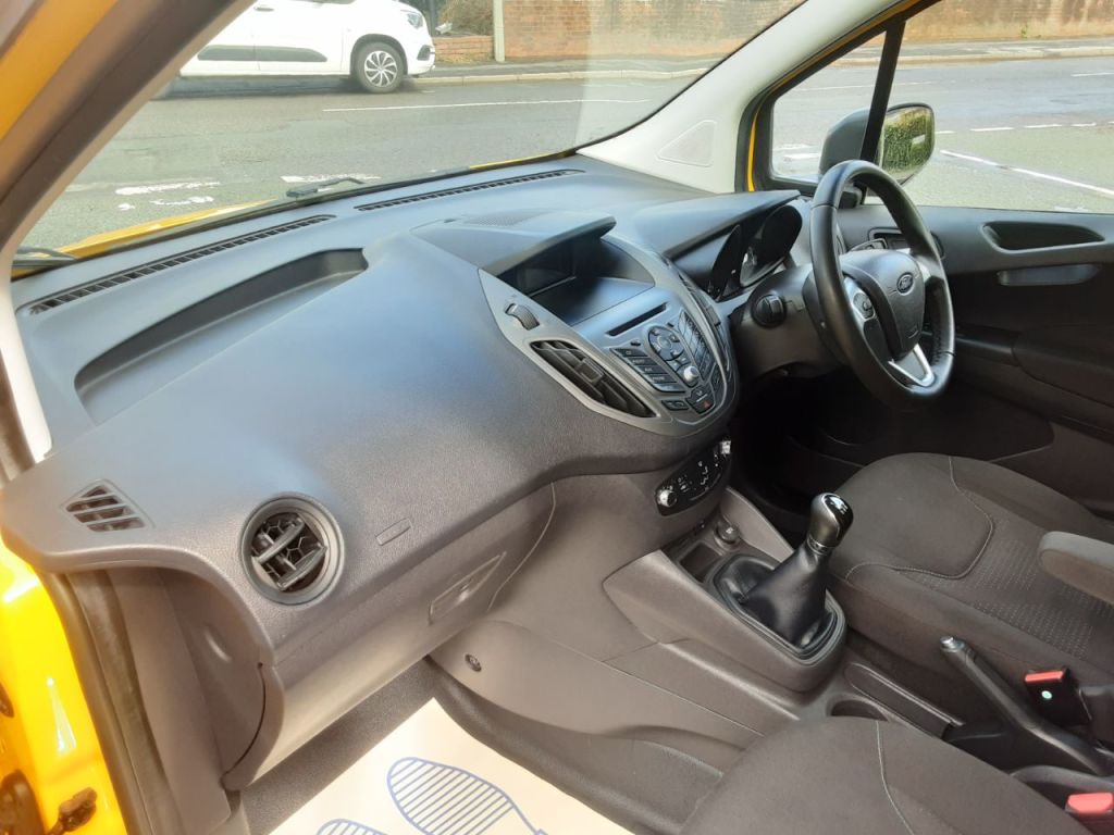 Used Ford Transit Courier 2017 for sale - 75985627: Photo 38
