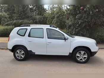 Used Dacia Duster 2016 for sale - 79300080: Photo