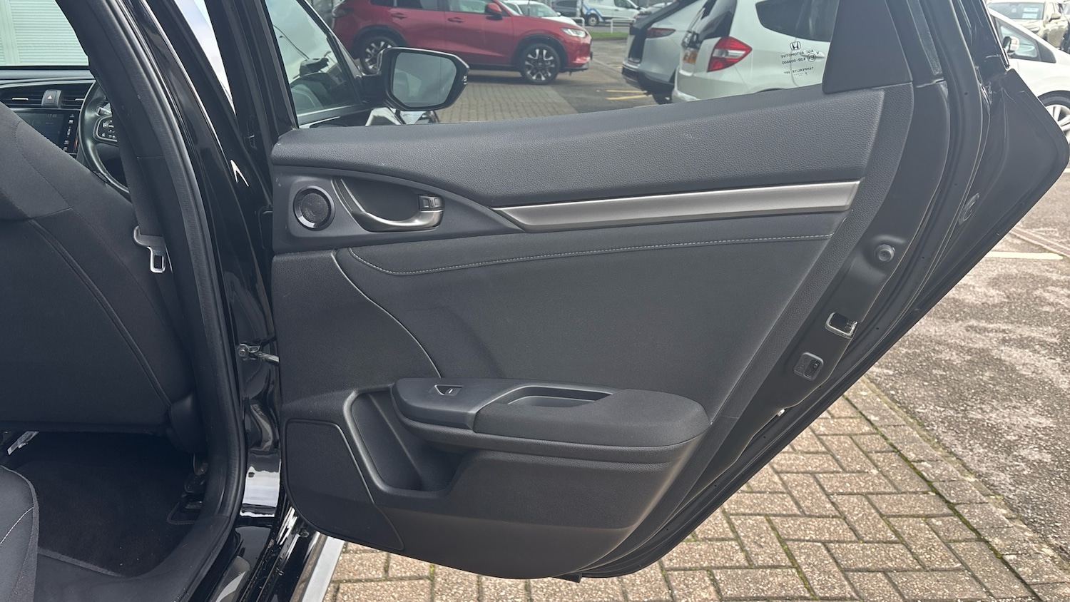 Used Honda Civic 2017 for sale - 77532043: Photo 37