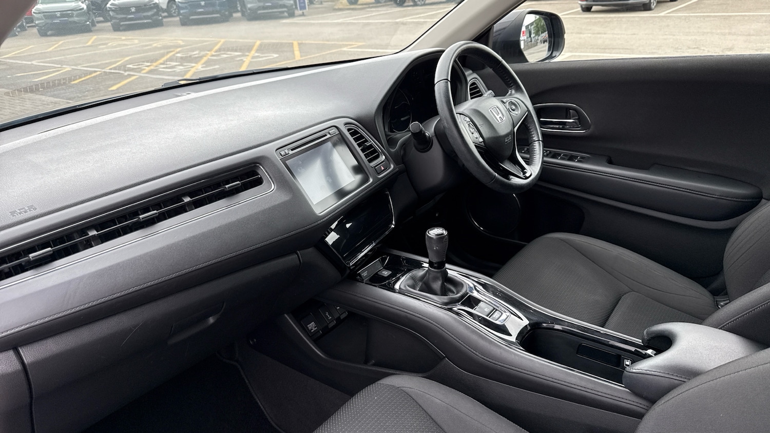 Used Honda HR-V 2018 for sale - 76196104: Photo 2