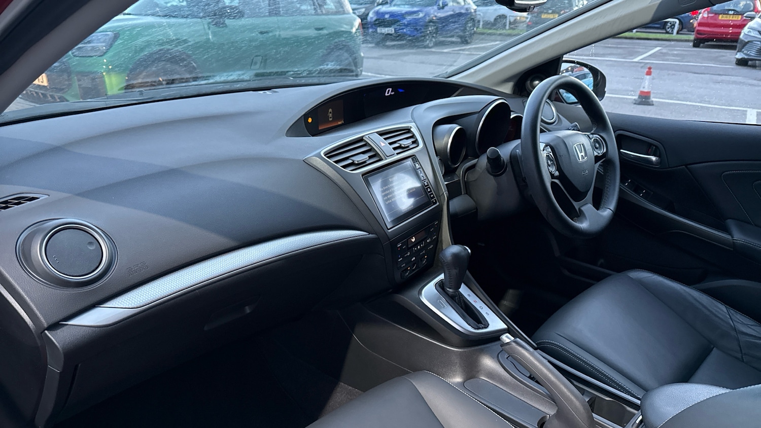 Used Honda Civic 2017 for sale - 77281111: Photo 2