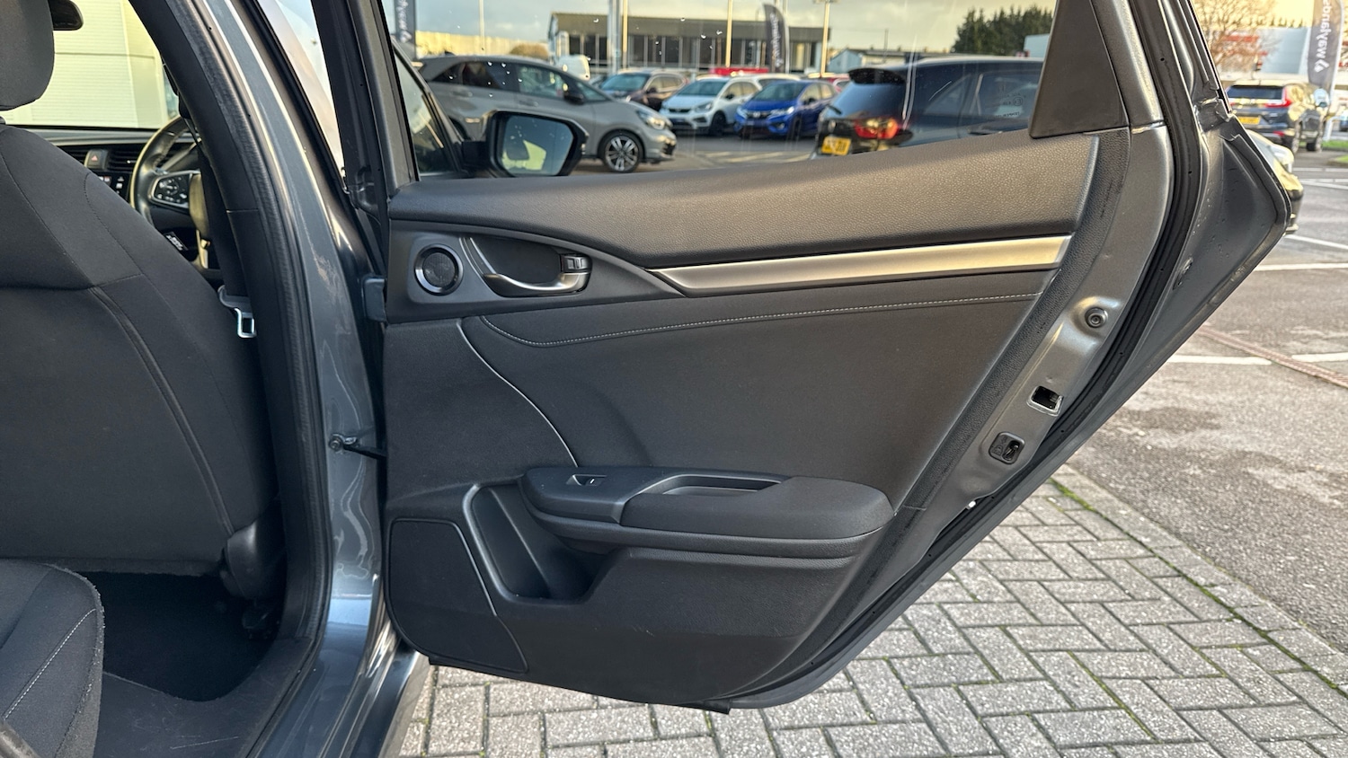 Used Honda Civic 2018 for sale - 77170569: Photo 46