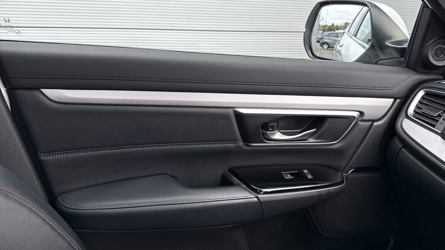 Used Honda CR-V 2020 for sale - 76234079: Photo 29