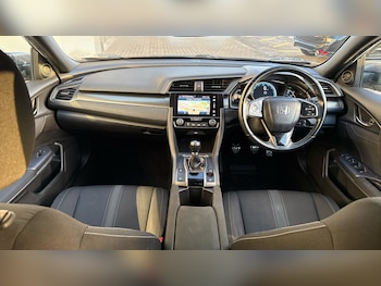 Used Honda Civic 2018 for sale - 76664420: Photo