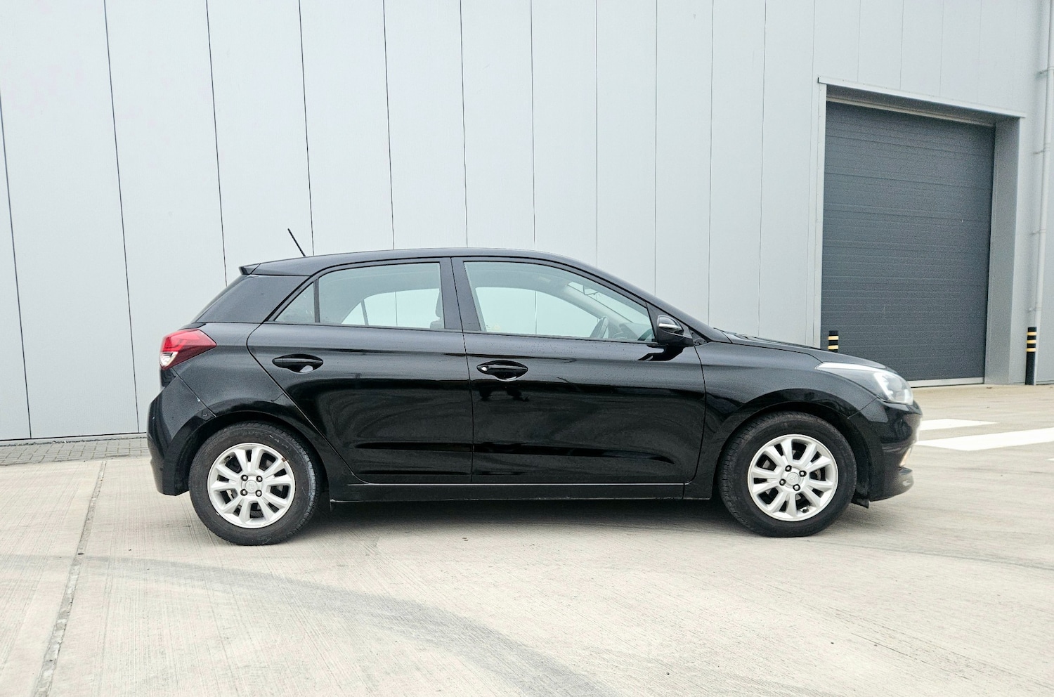 Used Hyundai i20 2017 for sale - 77791209: Photo 2