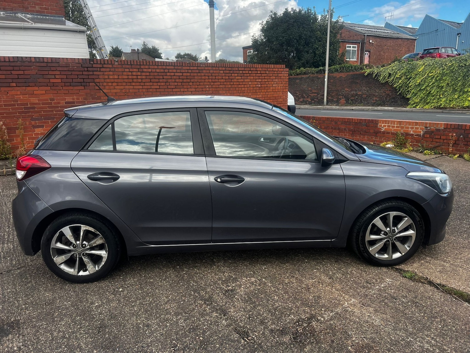 Used Hyundai i20 2015 for sale - 76741412: Photo 2