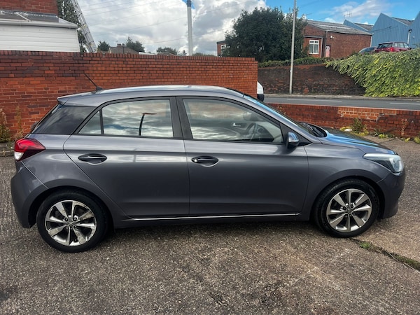 Used Hyundai i20 2015 for sale - 75753557: Photo 2
