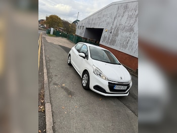 Peugeot 208 feature image 1