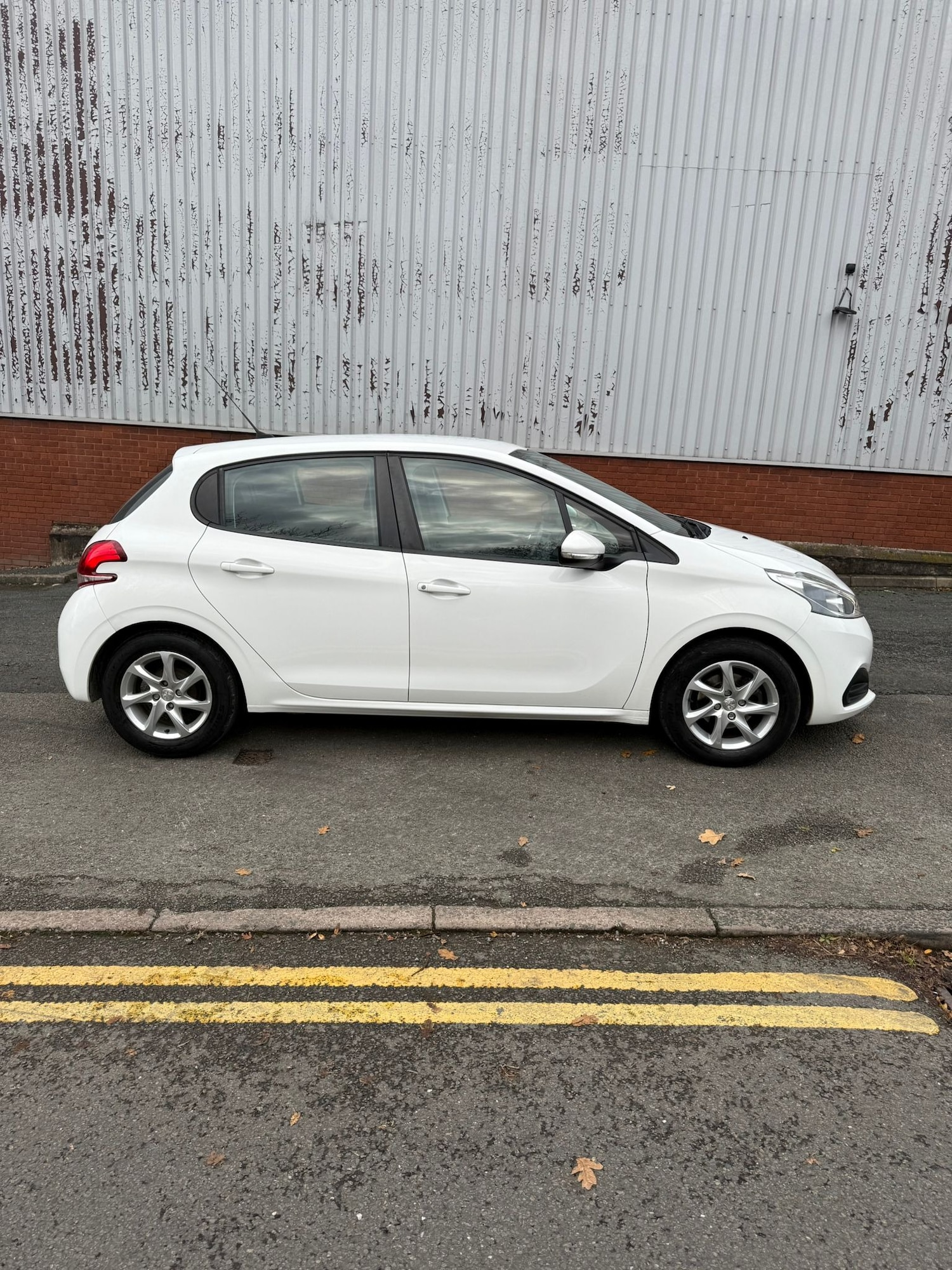 Used Peugeot 208 2016 for sale - 76497716: Photo 2