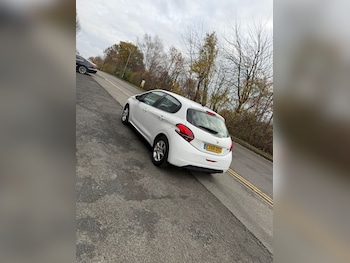 Peugeot 208 feature image 3