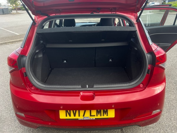 Used Hyundai i20 2017 for sale - 75761646: Photo 9