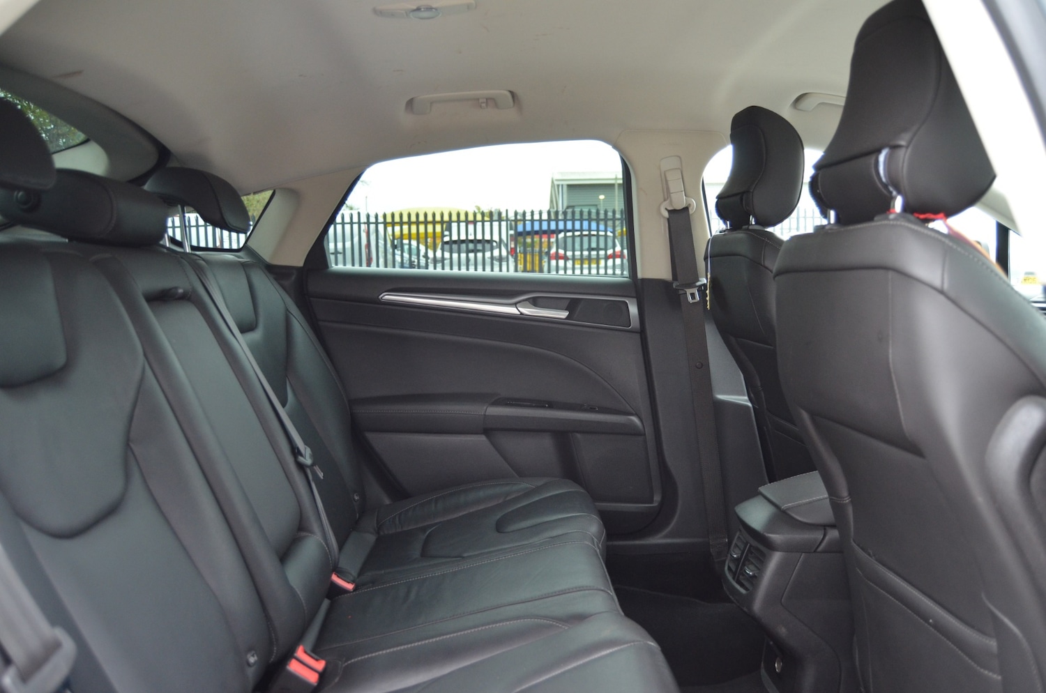 Used Ford Mondeo 2014 for sale - 76340112: Photo 24