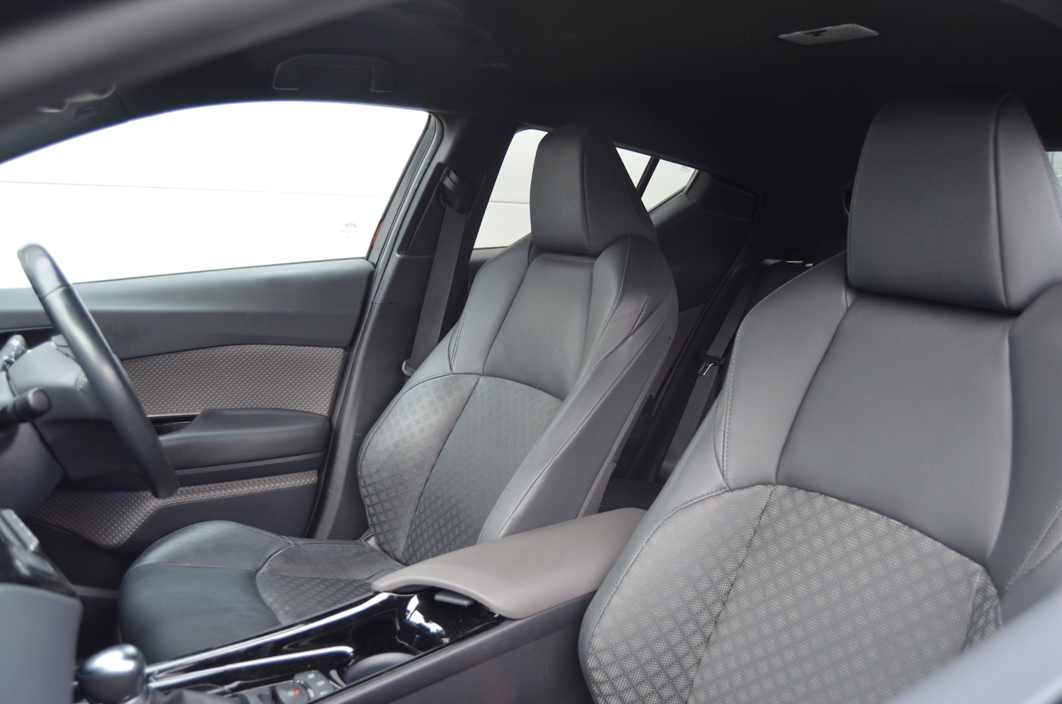 Used Toyota C-HR 2020 for sale - 76343027: Photo 25