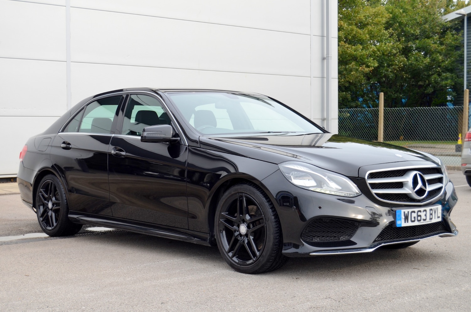 Used Mercedes-Benz E Class 2013 for sale - 76330888: Photo 2