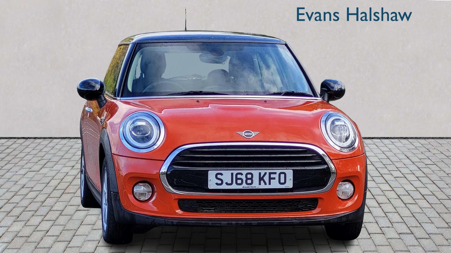 Used MINI Hatch 2018 for sale - 76242370: Photo 1