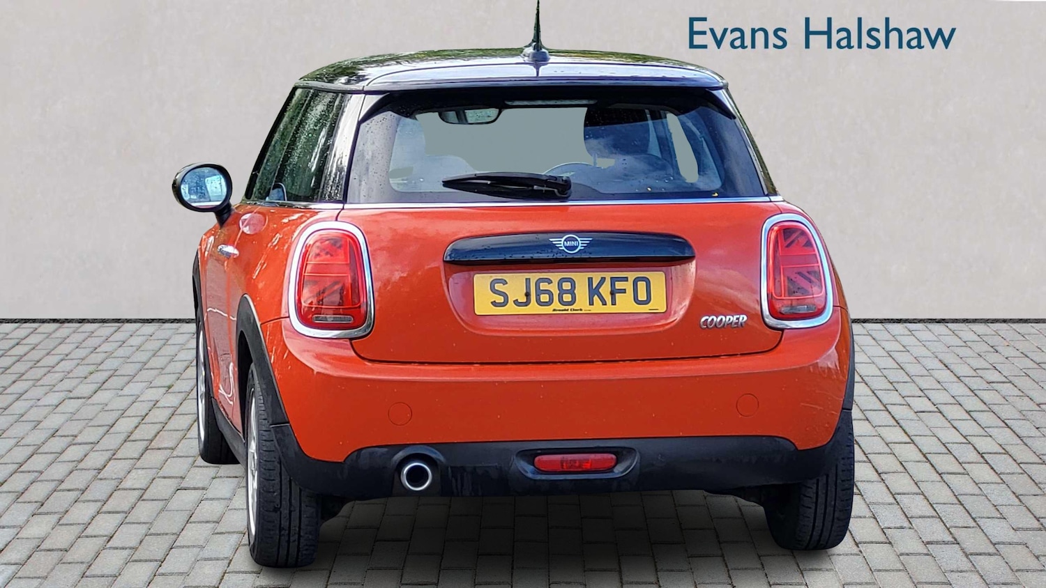 Used MINI Hatch 2018 for sale - 76242370: Photo 2