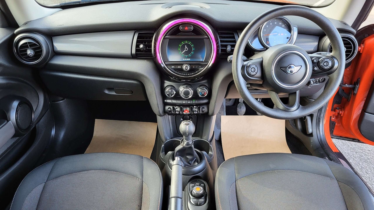 Used MINI Hatch 2018 for sale - 76242370: Photo 9