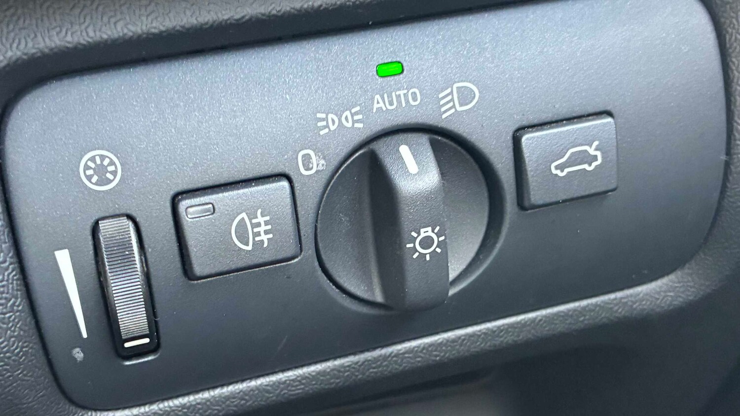 Used Volvo V40 2019 for sale - 78052210: Photo 16