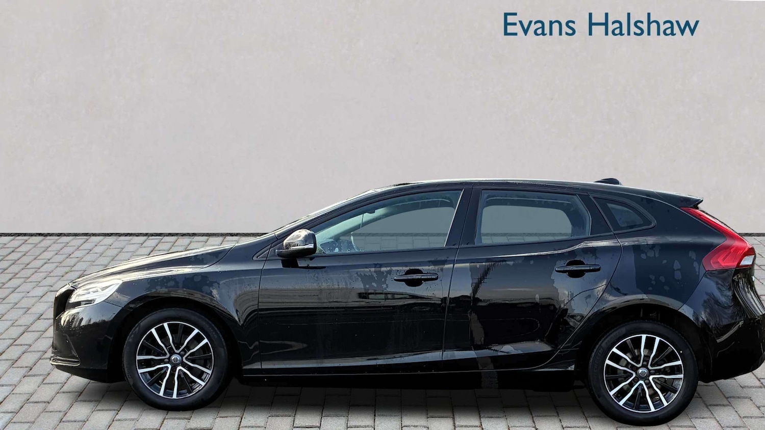 Used Volvo V40 2019 for sale - 78052210: Photo 3