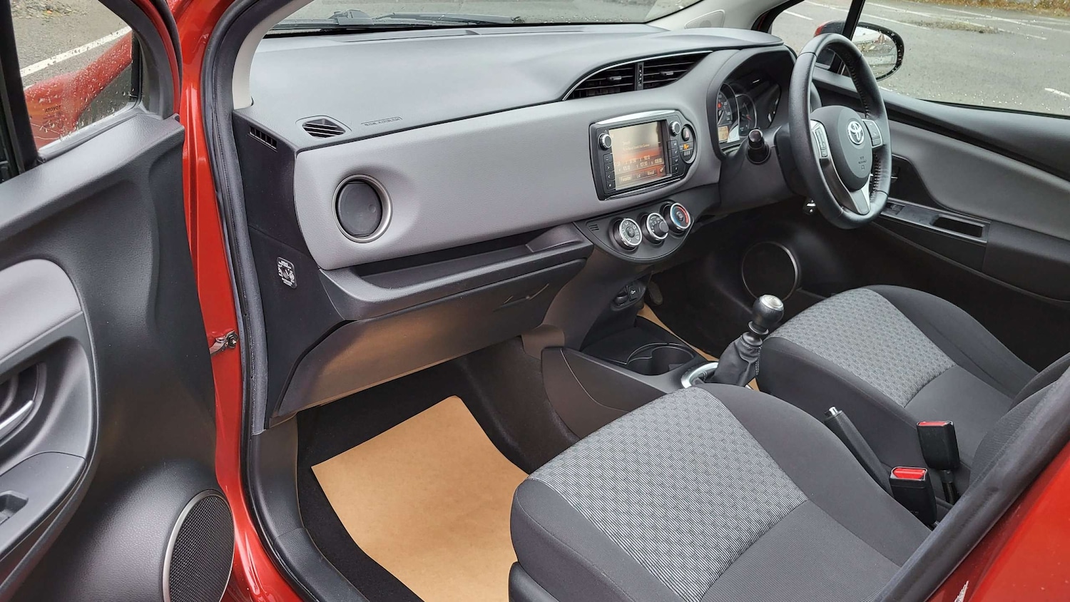 Used Toyota Yaris 2015 for sale - 77397875: Photo 12