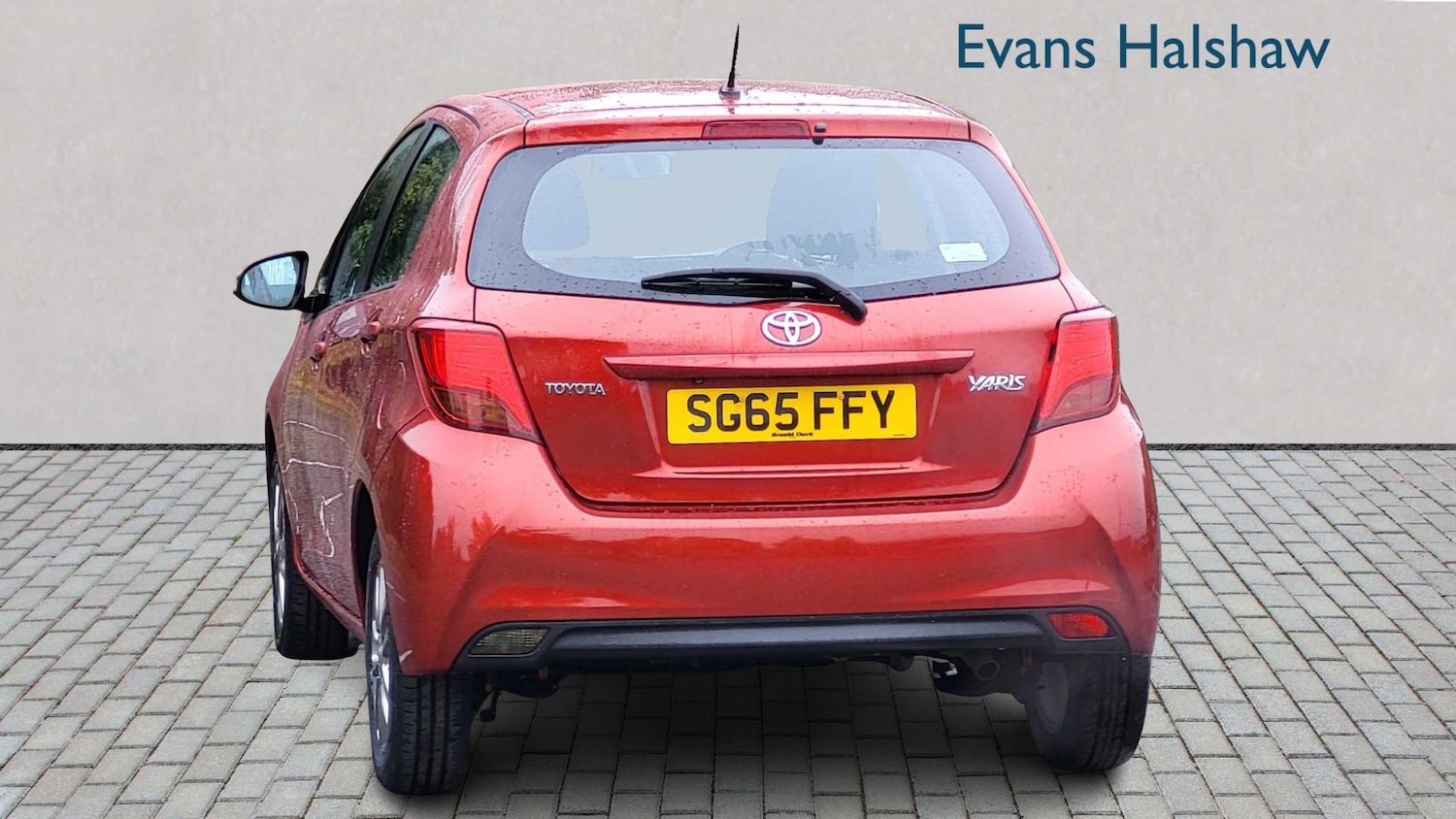 Used Toyota Yaris 2015 for sale - 77397875: Photo 2