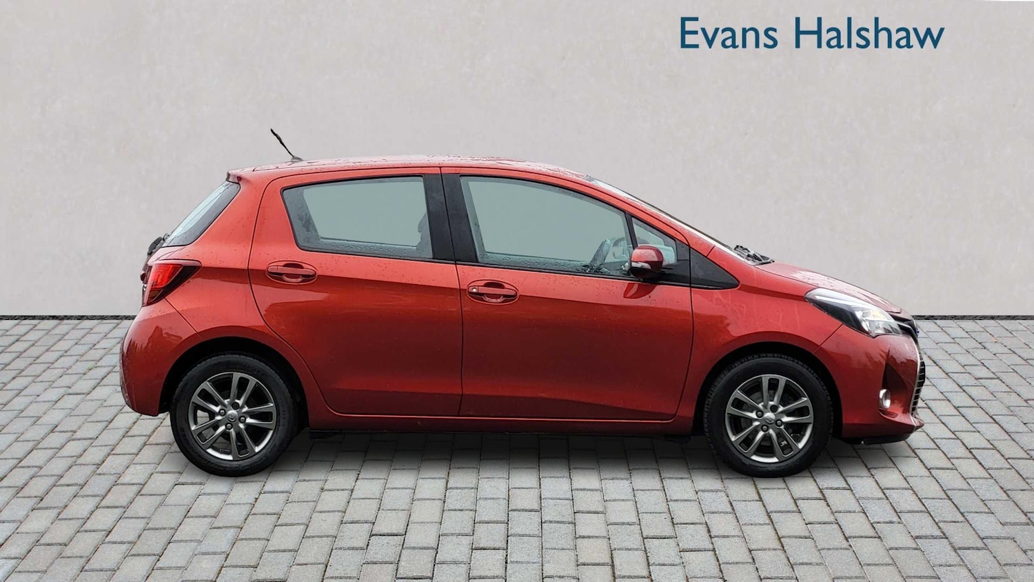 Used Toyota Yaris 2015 for sale - 77397875: Photo 3