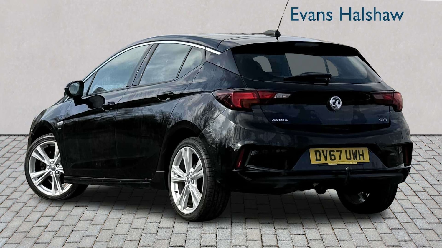 Used Vauxhall Astra 2017 for sale - 77913651: Photo 2