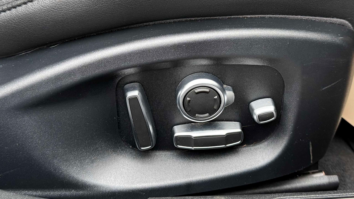 Used Jaguar XE 2017 for sale - 76804899: Photo 12