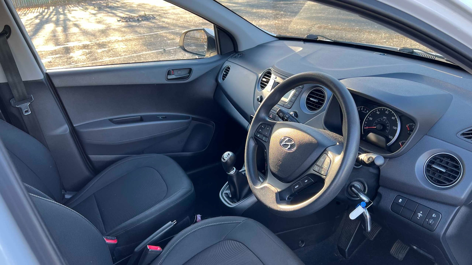 Used Hyundai i10 2017 for sale - 76704994: Photo 16