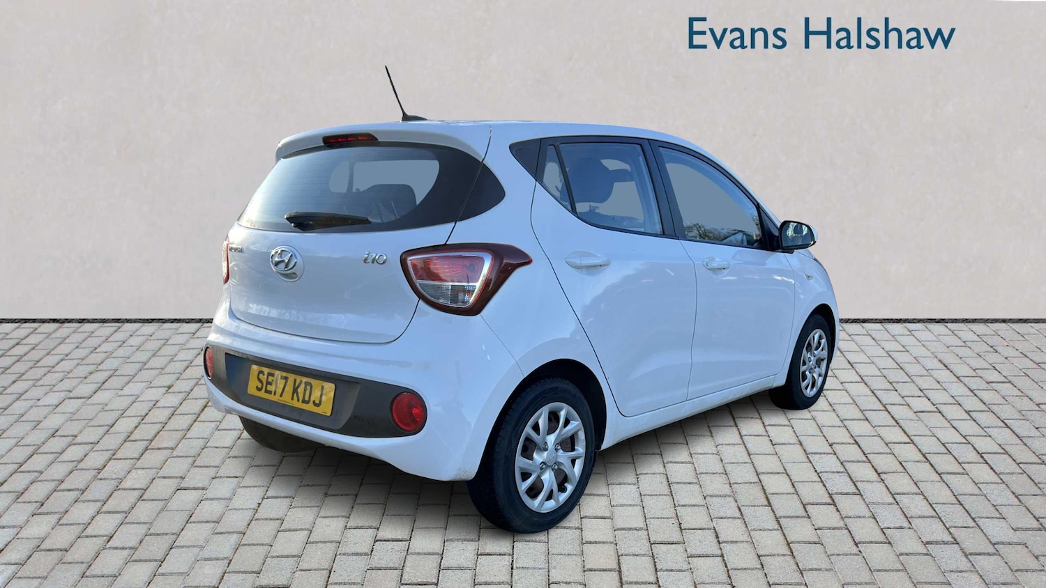 Used Hyundai i10 2017 for sale - 76704994: Photo 4