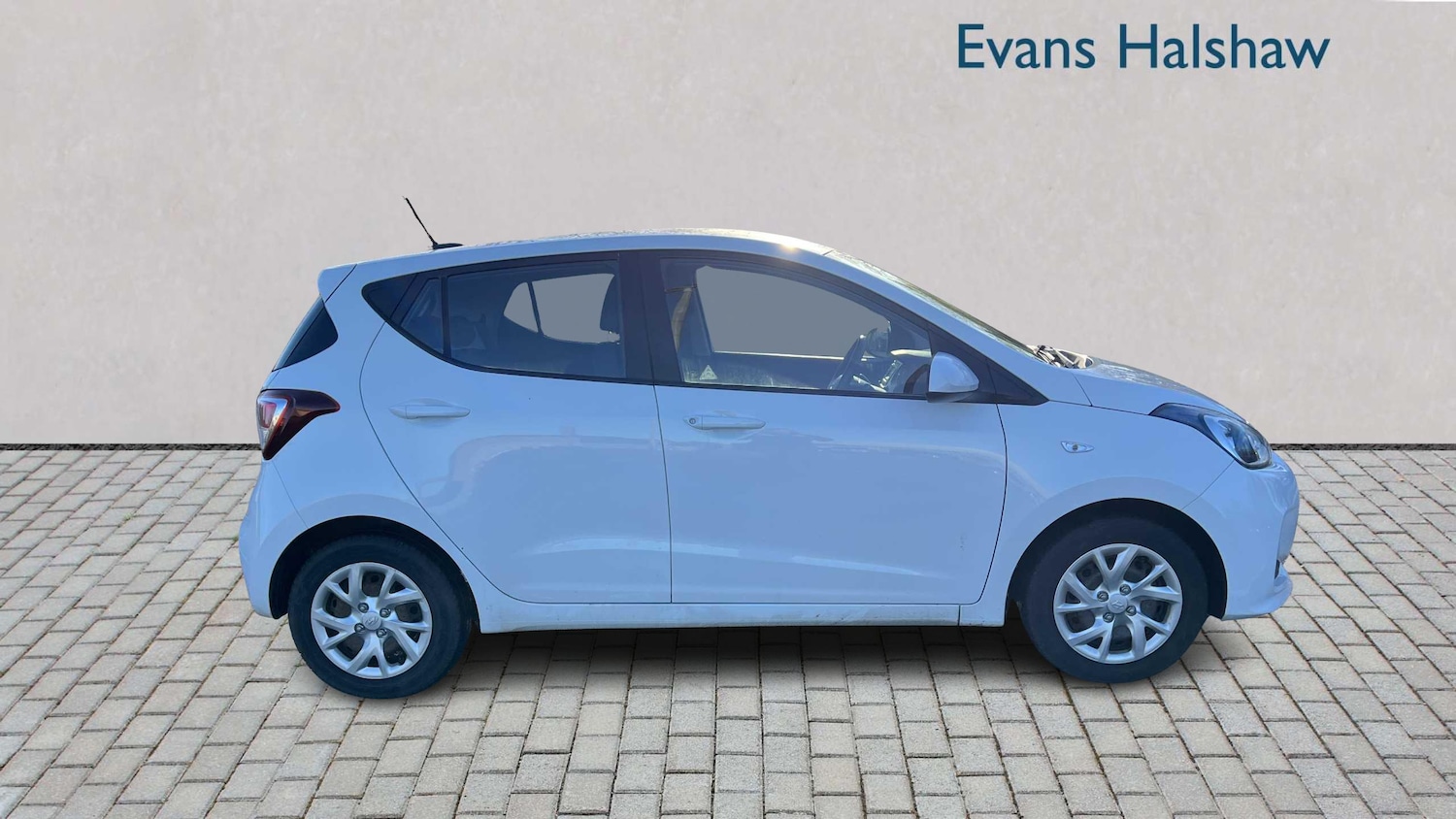 Used Hyundai i10 2017 for sale - 76704994: Photo 9