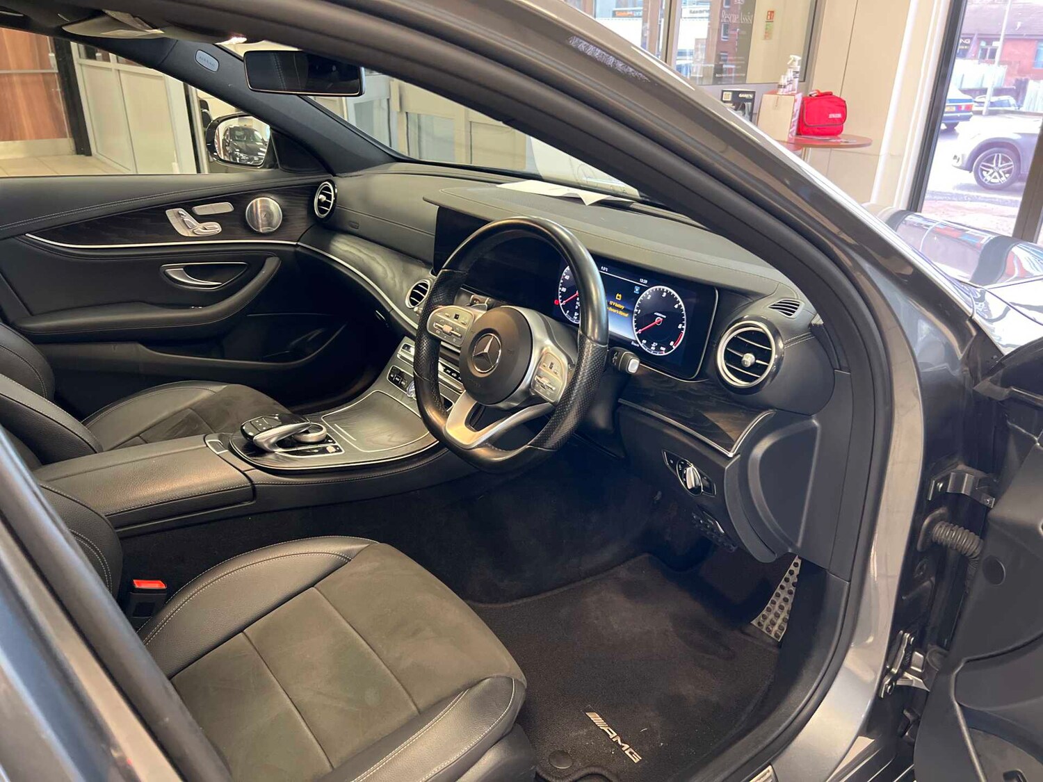 Used Mercedes-Benz E Class 2020 for sale - 77914062: Photo 11