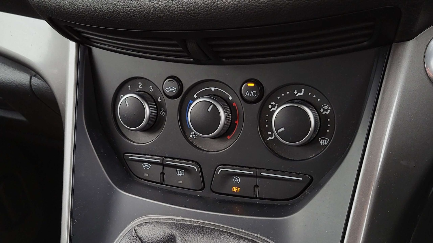 Used Ford Kuga 2015 for sale - 76169995: Photo 28