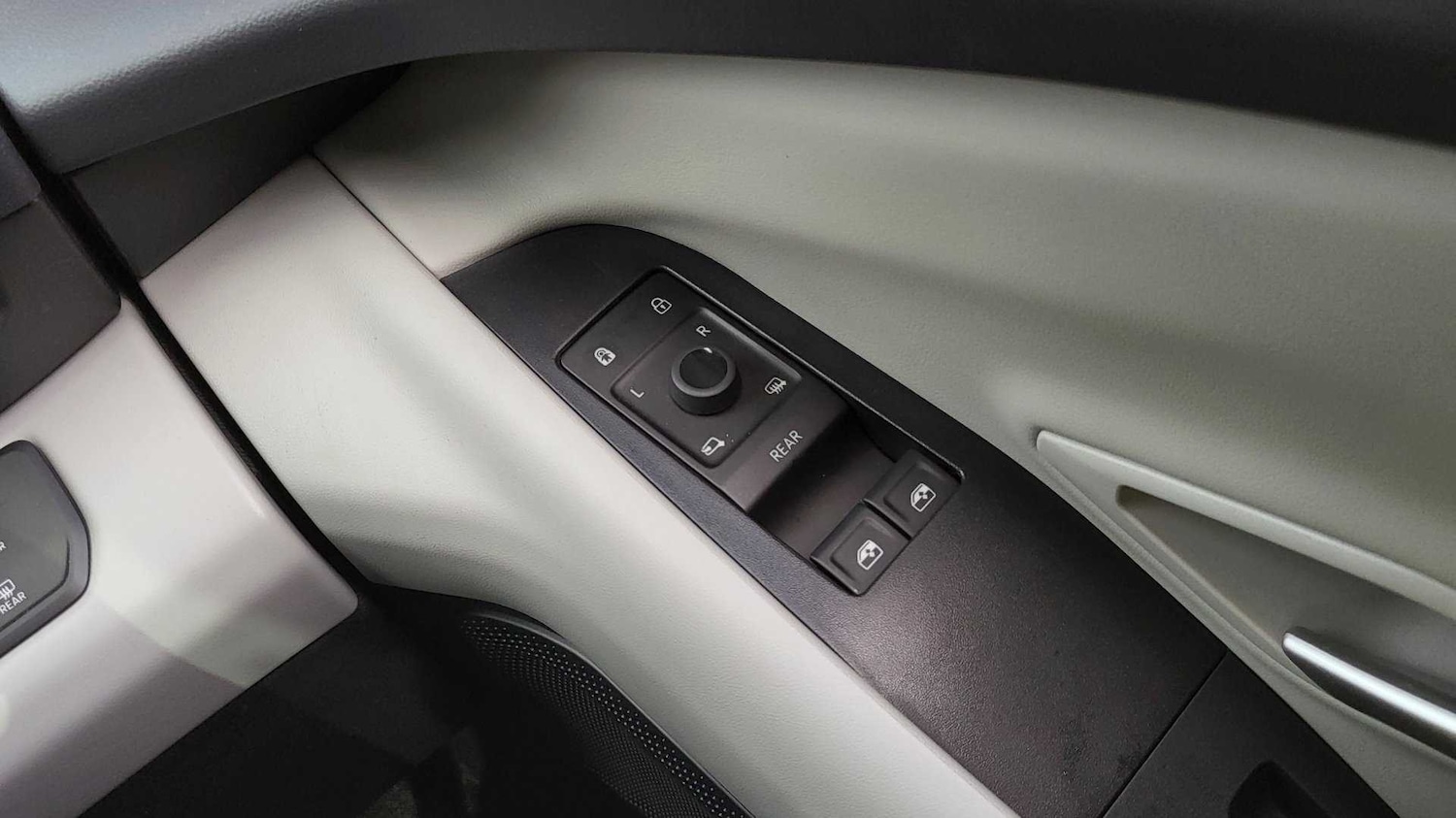 Used Ford Explorer 2025 for sale - 76488101: Photo 32