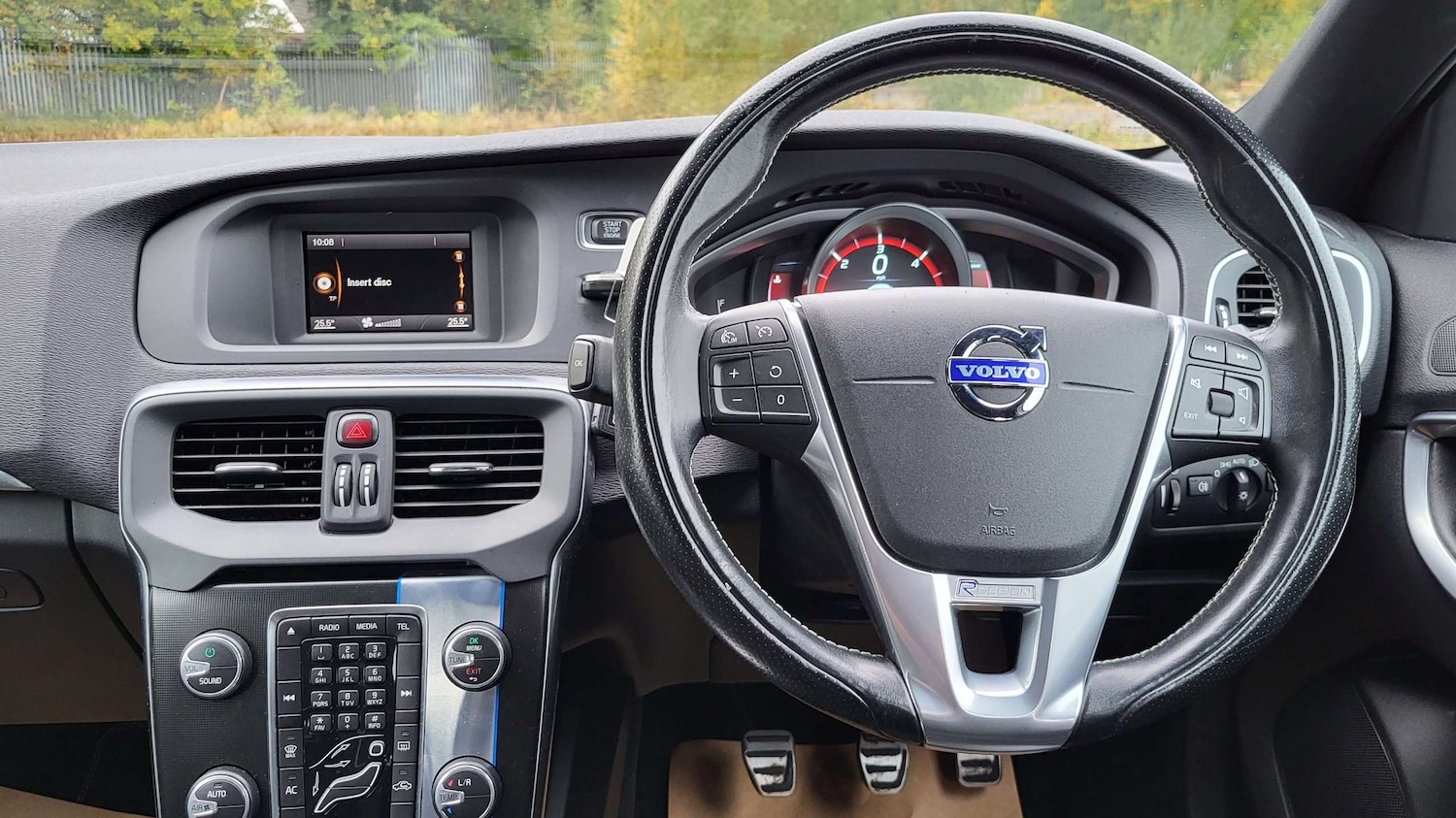 Used Volvo V40 2015 for sale - 76310858: Photo 10