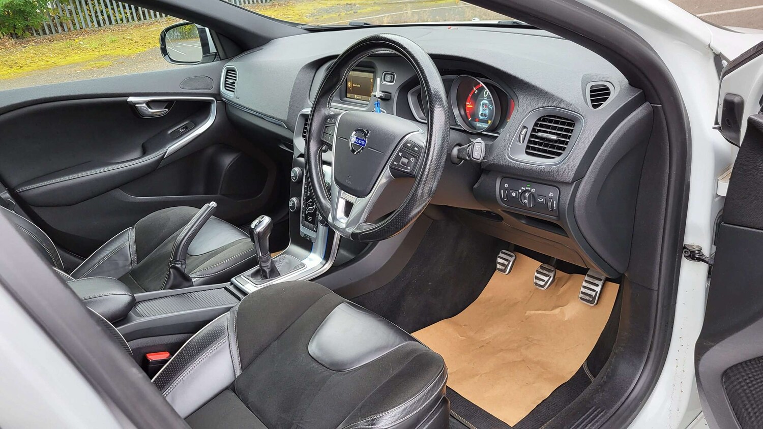 Used Volvo V40 2015 for sale - 76310858: Photo 11