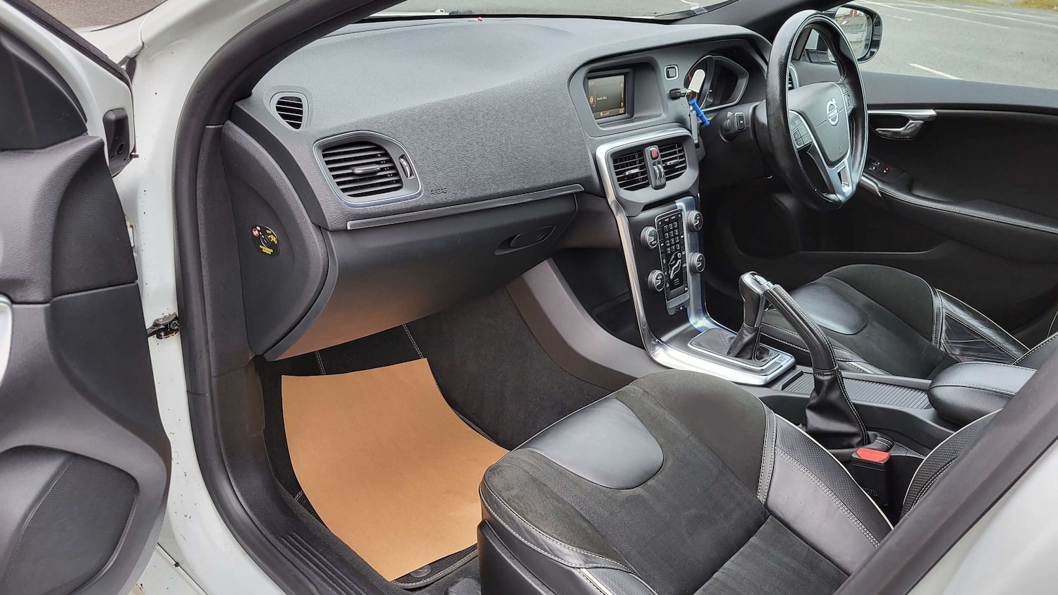Used Volvo V40 2015 for sale - 76310858: Photo 13